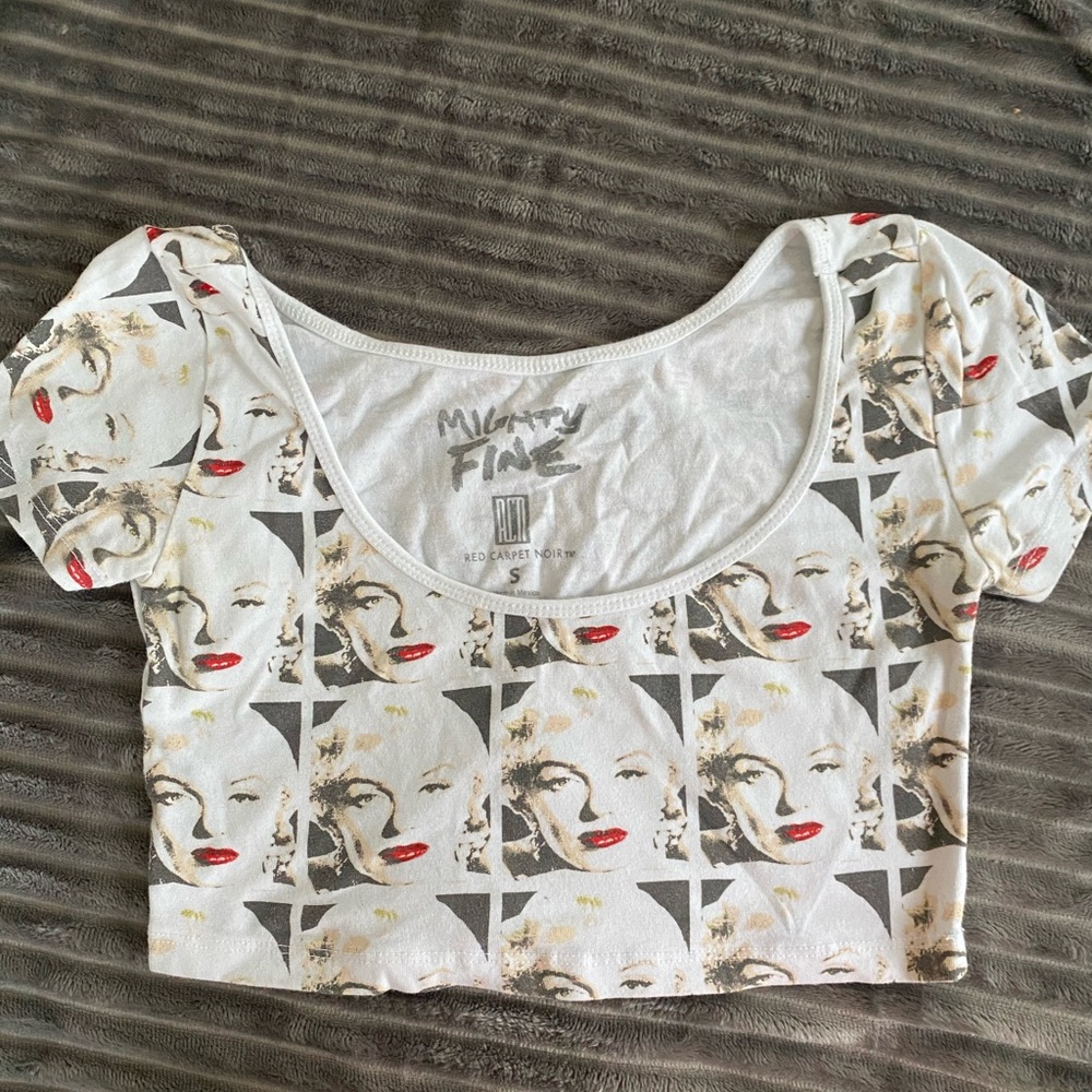 Cropped Marilyn Monroe shirt